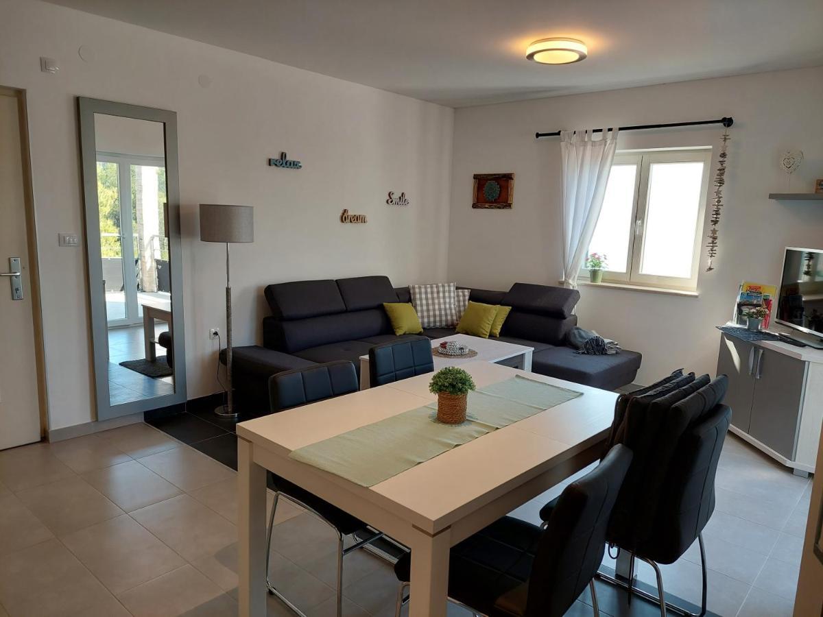Gavza Sky View Apartment Cres Buitenkant foto