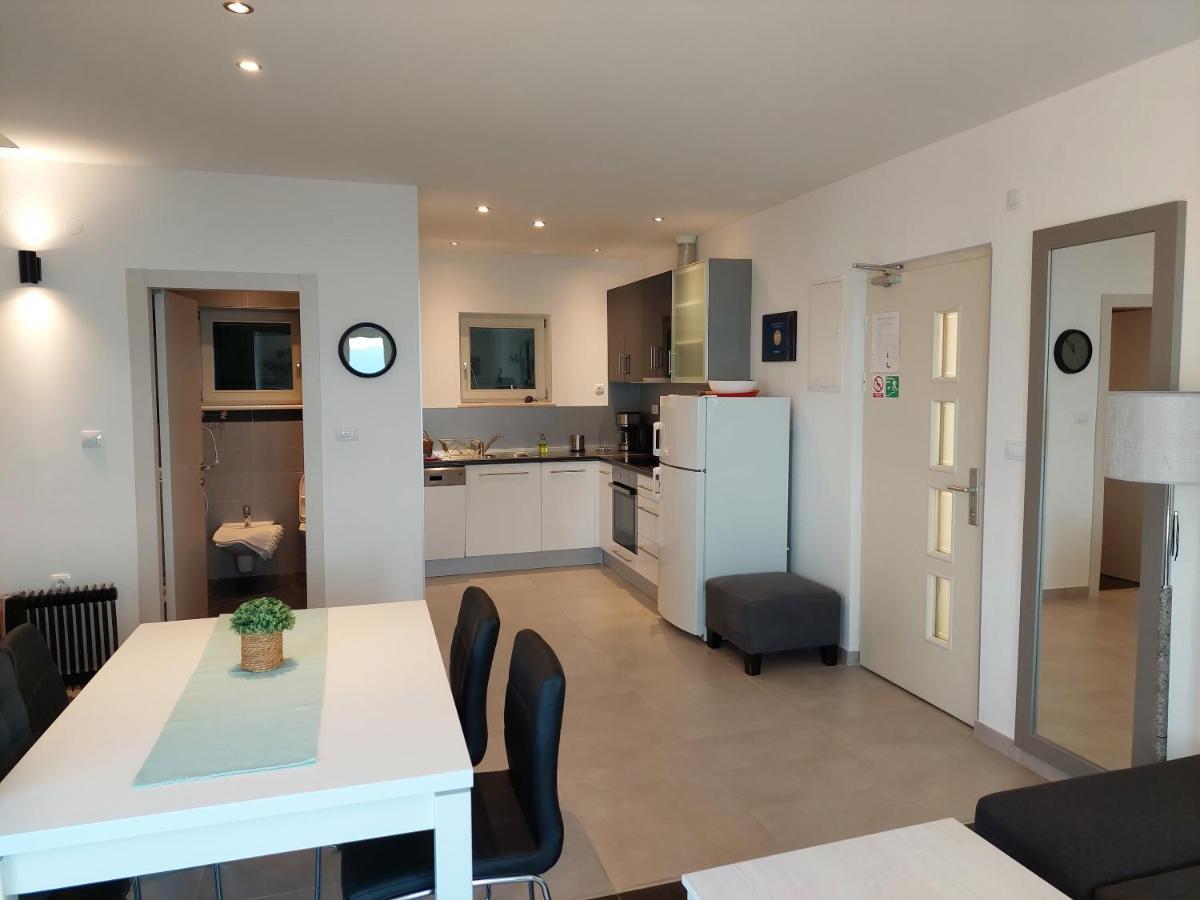 Gavza Sky View Apartment Cres Buitenkant foto