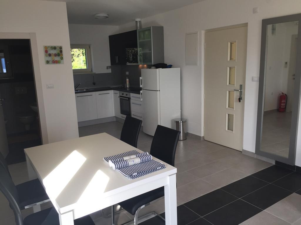 Gavza Sky View Apartment Cres Buitenkant foto