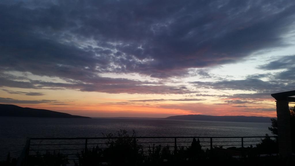 Gavza Sky View Apartment Cres Buitenkant foto
